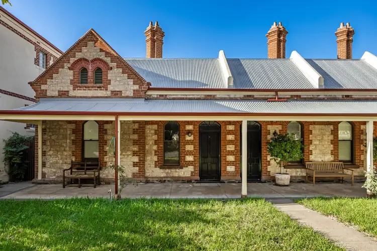 52 Kingston Terrace