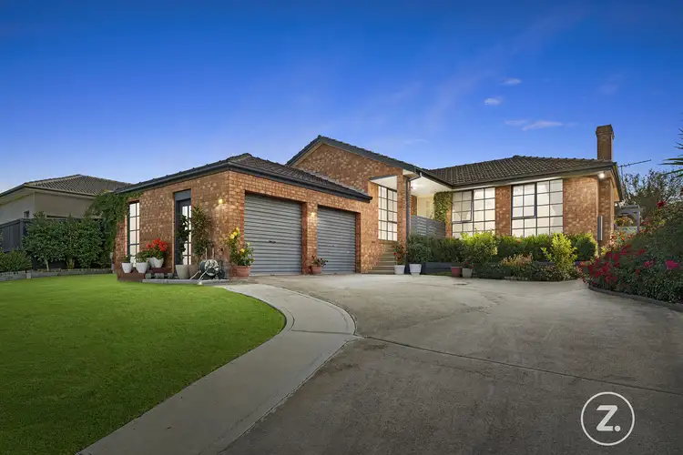 19 Weeden Crescent