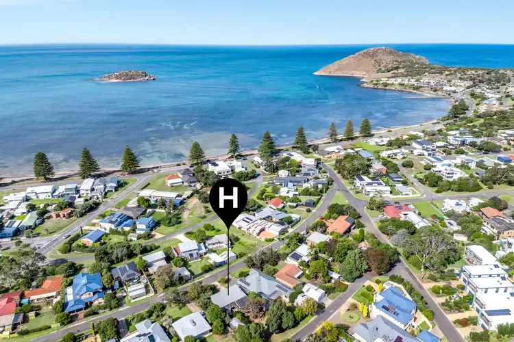 9 Island View Crescent