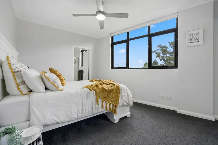 30/24-28 College Crescent