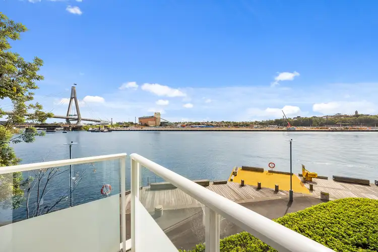 203/24 Refinery Drive