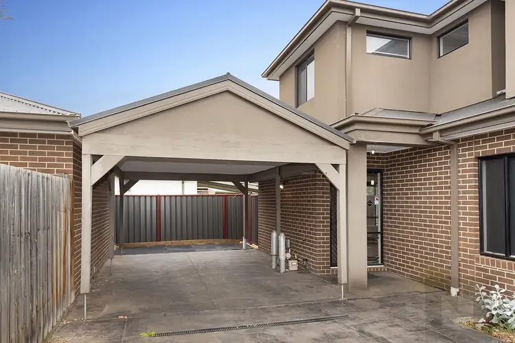 2/30 Scovell Crescent