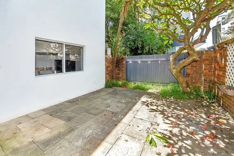 1/3 Sir Thomas Mitchell Road