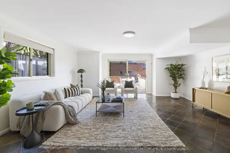 3/4 Suwarrow Street