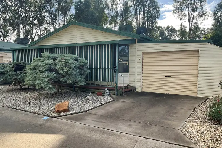 6 Lakeside Drive