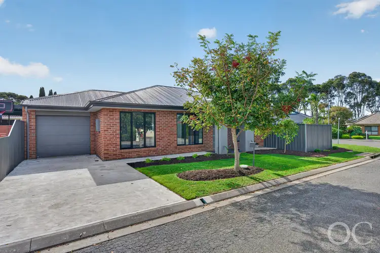 1A Dolphin Avenue