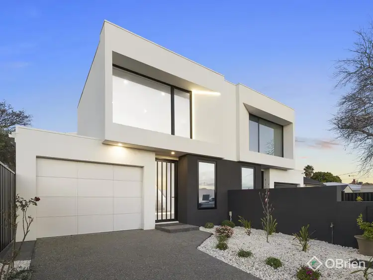 8b Seathorpe Avenue
