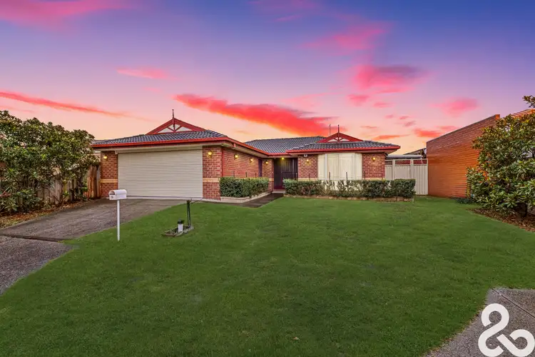 10 Hawkesbury Court