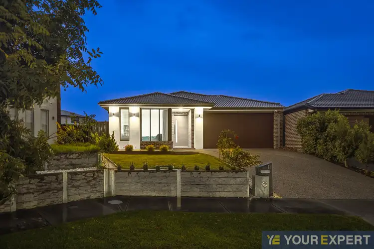11 Greenwich Drive