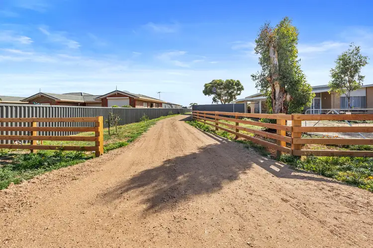 61 Prosperity Grove