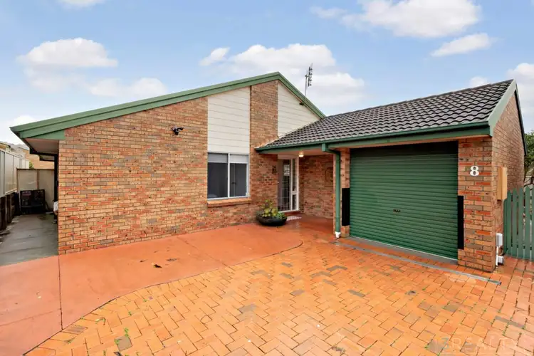 8 Tasman Court