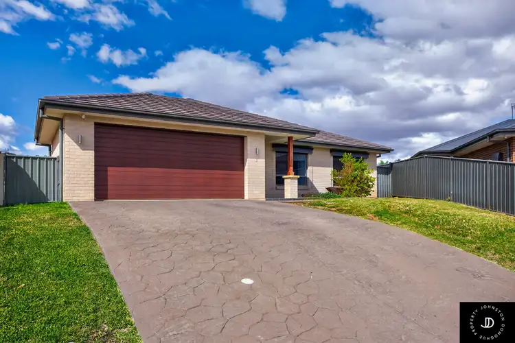 5 Mitchell Place