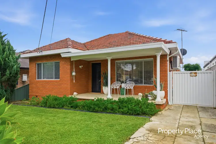 18 Henderson Avenue