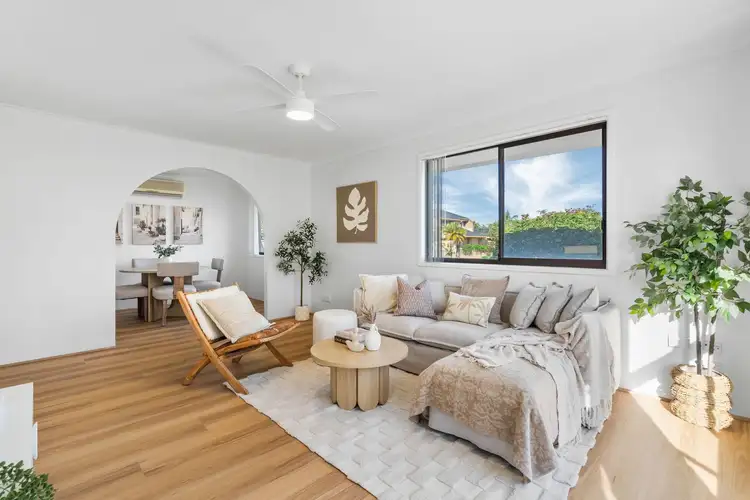 1/10 Cotinga Crescent