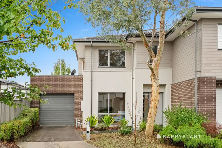 16 Cascades Way