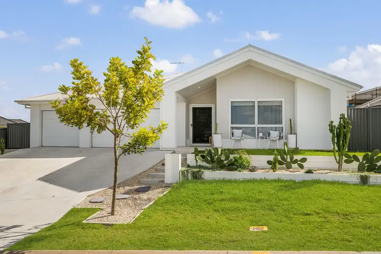 6 Lamonnerie Way