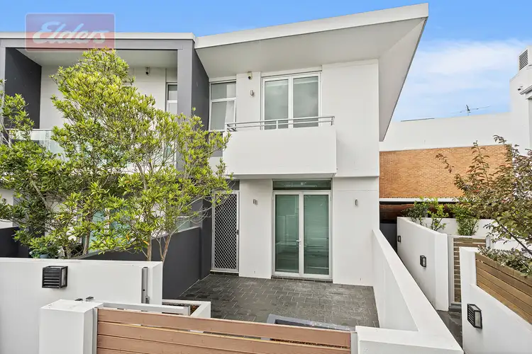 9/14 Madeira Street