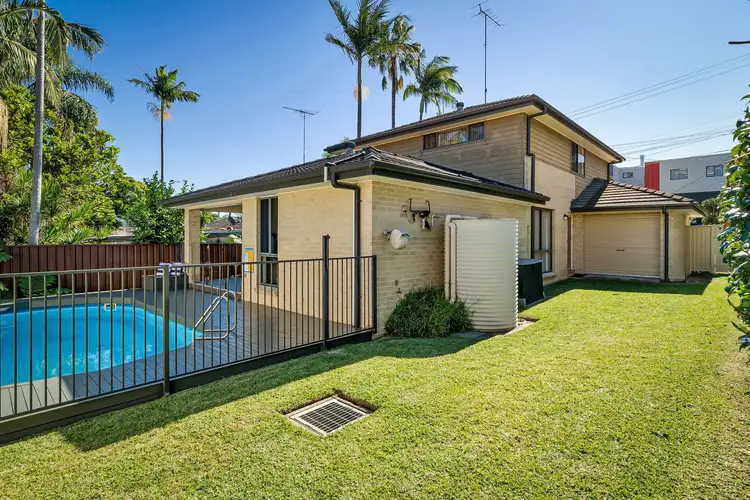 39 Roberts Avenue