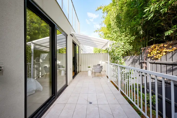 8/462 Dandenong Road