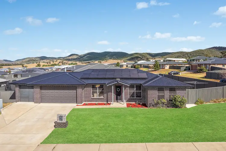8 Knox Crescent