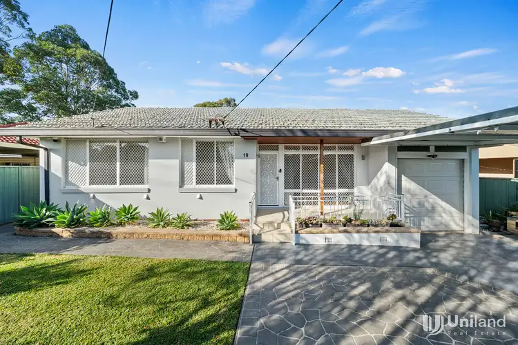 19 Hood Street