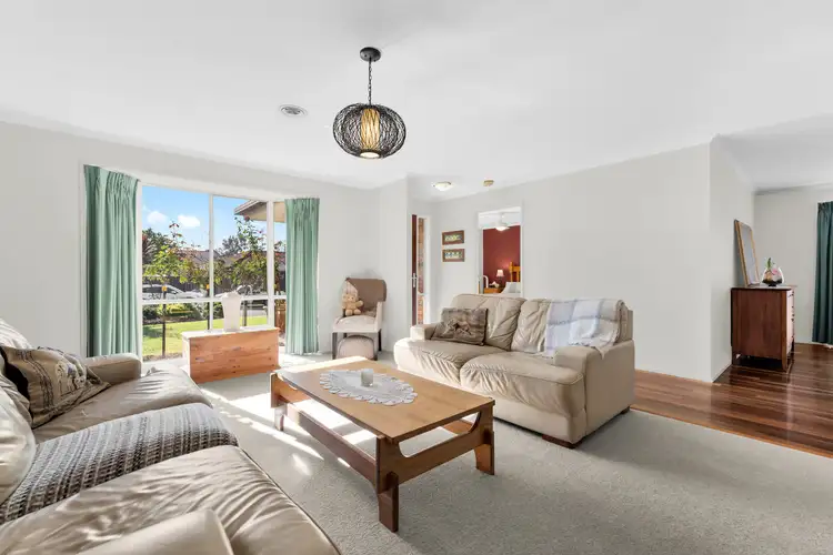 2 Caspian Place