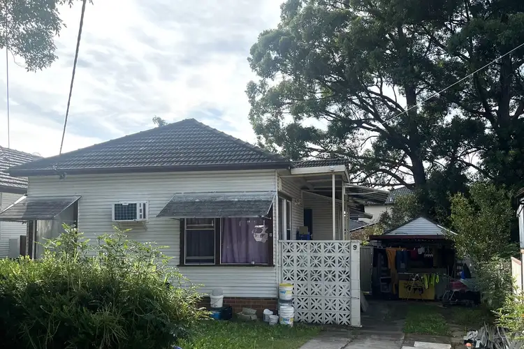 9 Pamela Crescent