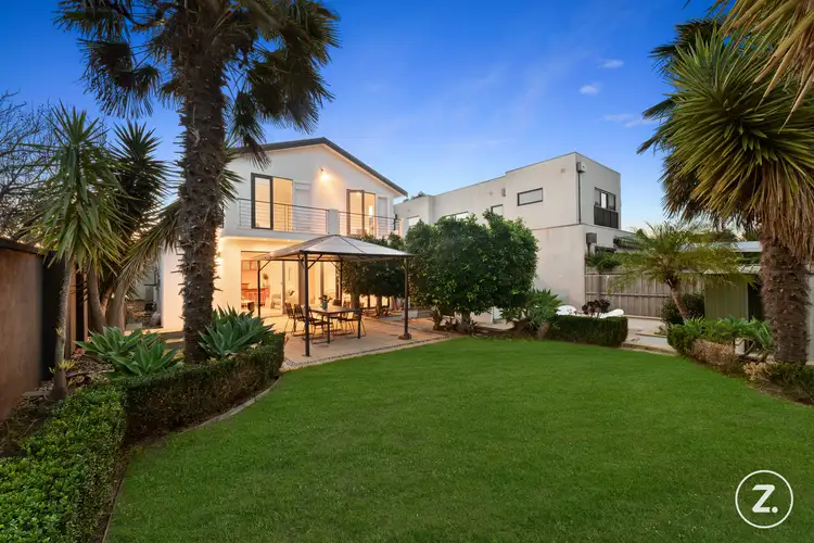 16 Thomas Street