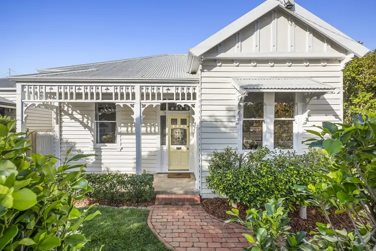 370 Pakington Street