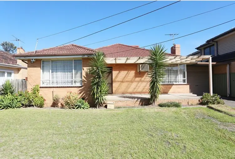 5 Montasell Avenue