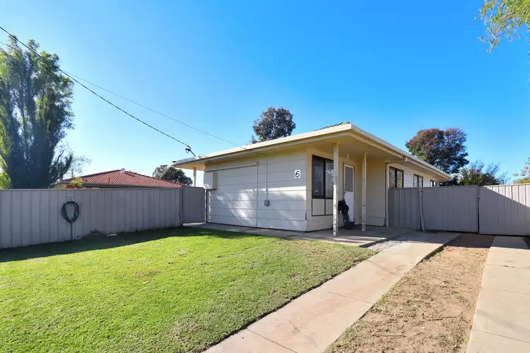 6 Ballantyne Crescent