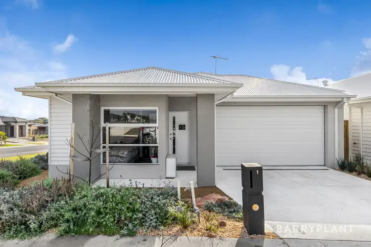 1 Whitewing Street