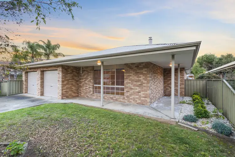 2 Hiles Court