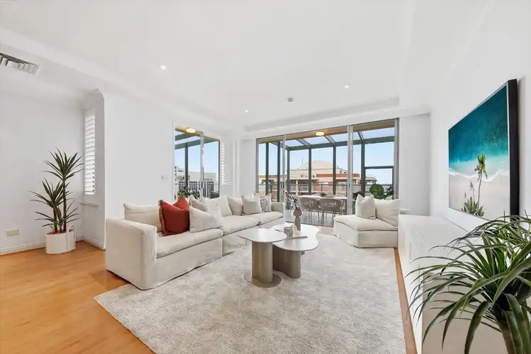 1301/8 Spring Street