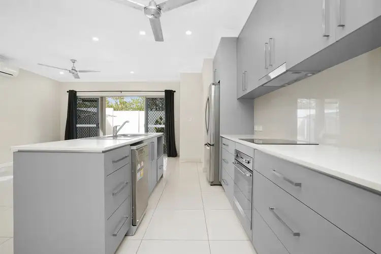 8/9 Guider Court