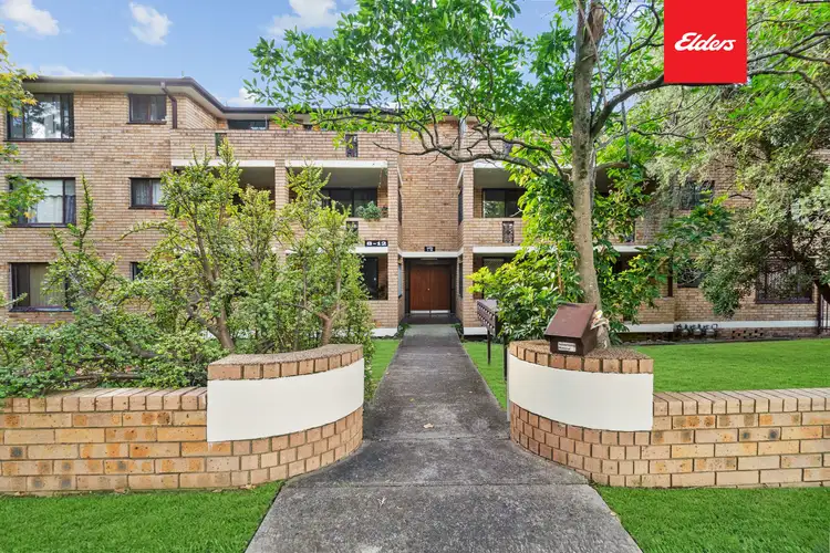 5/8-12 Hixson Street