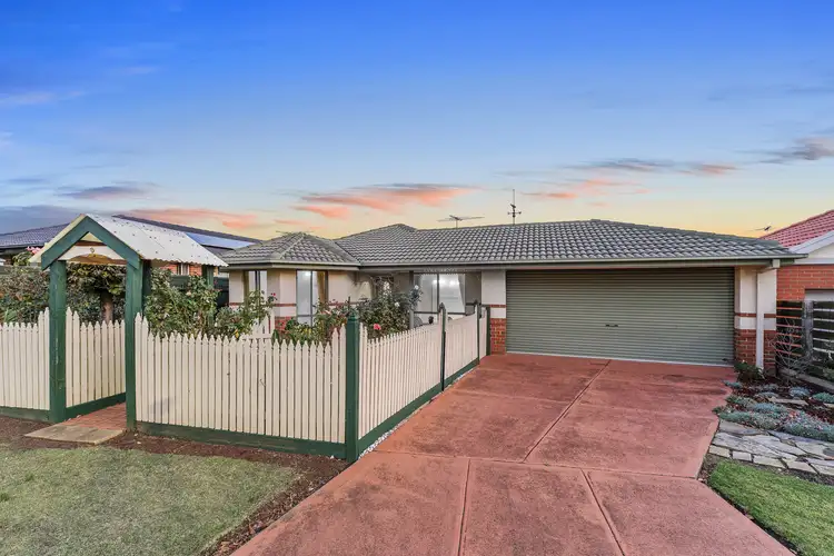10 Weerona Way