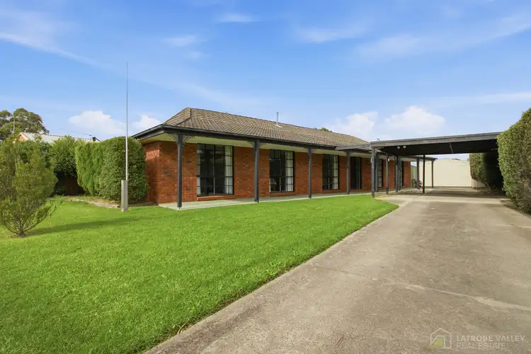 12 Ayres Court