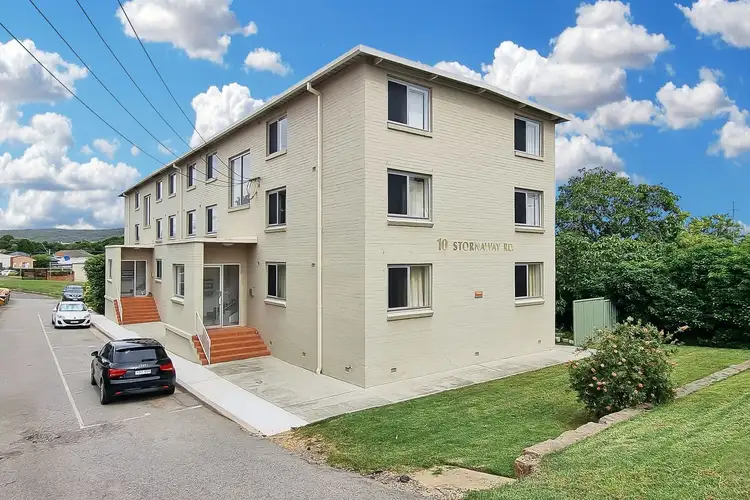 11/8-10 Stornaway Road