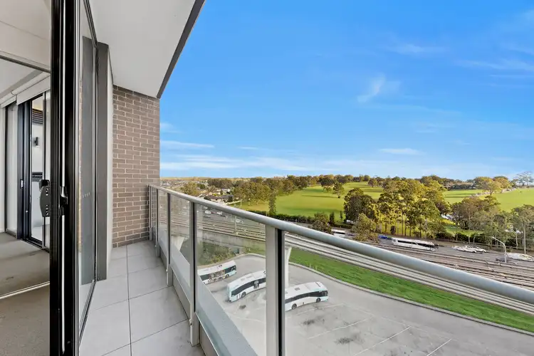 802/32 Civic Way