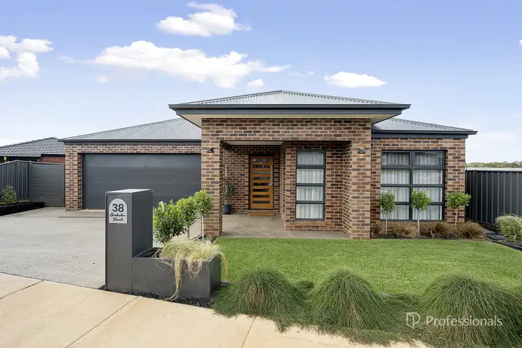 38 Chisholm Street