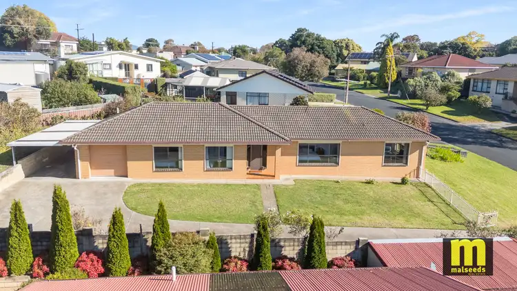 6 Mayfair Crescent