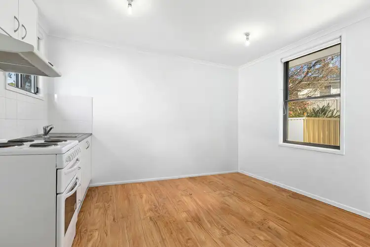 15a Geoffrey Crescent