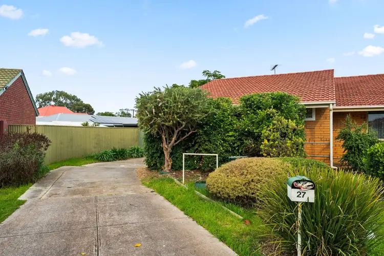 27 Field Court