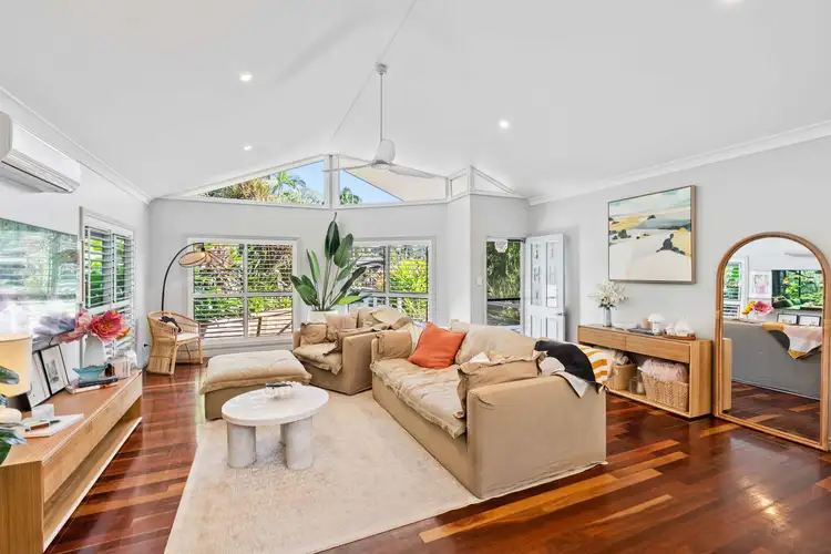 6 McGuane Close