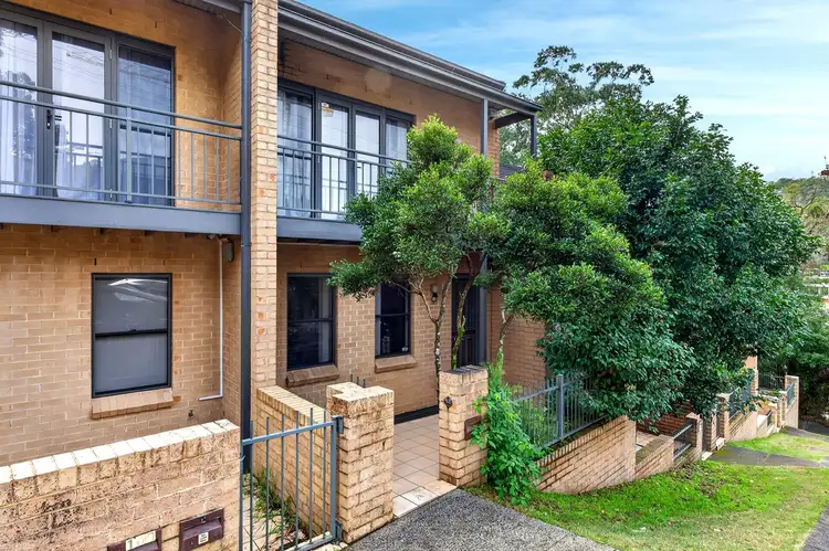 2/100 Faunce Street