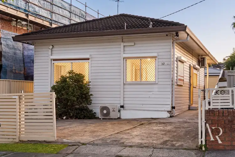 37 Cragg Street