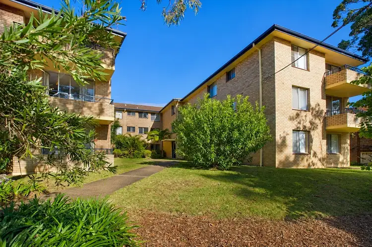 5/8 Centennial Avenue
