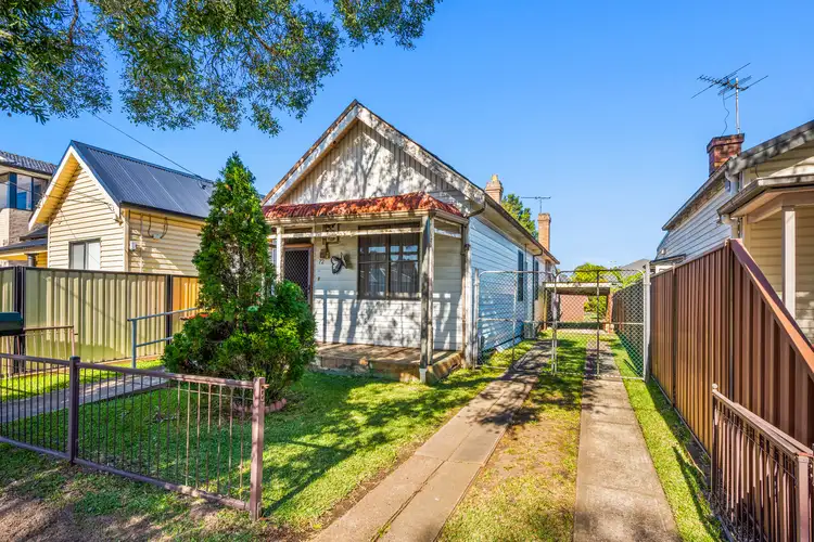 72 Mona Street