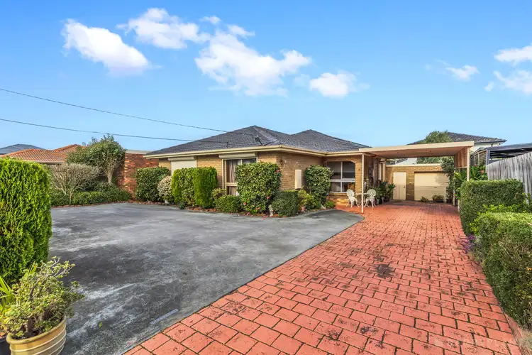 8 Whitehaven Crescent